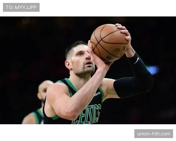 武切维奇挡拆牵制为队友外线拉开空间替代低位单打